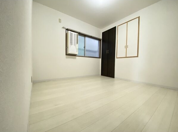 山本台3丁目戸建の洋室