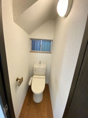 山本台3丁目戸建のトイレ