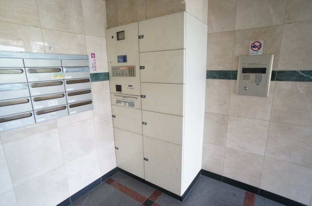 グランヴェルデ鴻池のその他共用部分|宅配BOXがございます
