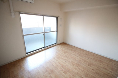 【内装】 | シーラビフォリア | おしゃれなアクセントクロス