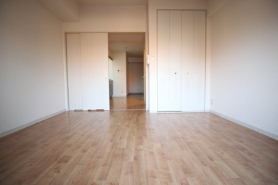 【内装】 | シーラビフォリア | 洋室7.5帖　大きな収納で使い易いです