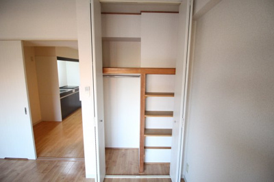 【収納】 | シーラビフォリア | 洋室内のクローゼット　棚付き