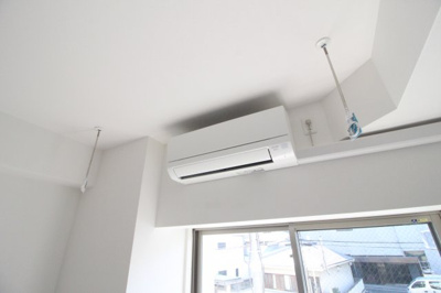 【設備】 | DOUBLE NINE RESIDENCE TENNOJIMINAMI | エアコンと室内物干し竿