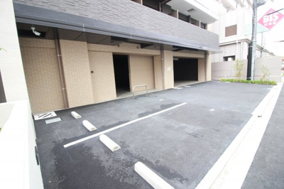 【駐車場】 | エスリードコート阿倍野昭和町 | 駐車場があるので、車を買う予定の方も安心です