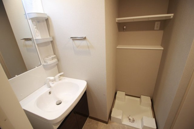 【独立洗面台】 | エスリードコート阿倍野昭和町 | シャワー付き洗面台と室内洗濯パン