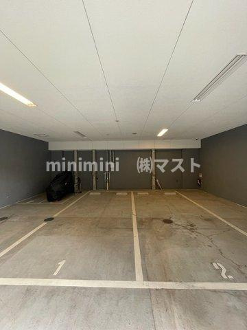 プレサンス松屋町駅前デュオの駐車場