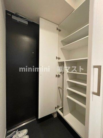 プレサンス松屋町駅前デュオの玄関