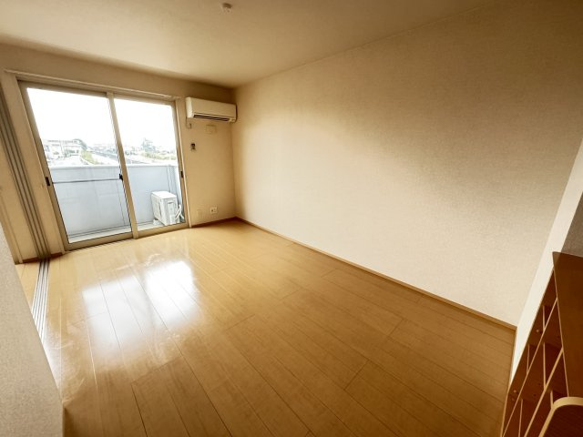 S・V・P・ﾅｲﾝの洋室