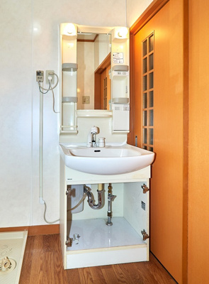 【独立洗面台】 | グリーンハイツ松本 | 洗髪洗面化粧台。現在補修の為扉を取り外しています