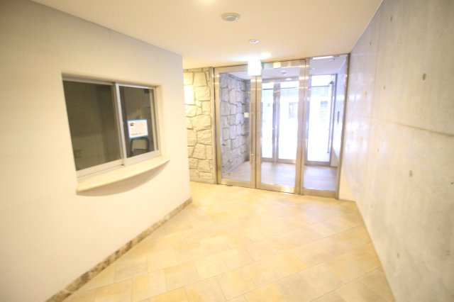 【エントランス】 | クリスタルライト | エントランス