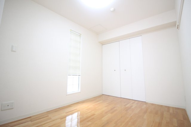 【洋室】 | クリスタルライト | 洋室5帖