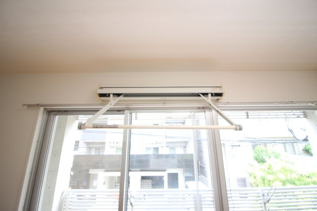 【設備】 | クリスタルライト | 室内物干しざお