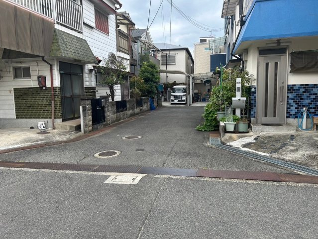 八田西町中古戸建の前面道路含む現地写真