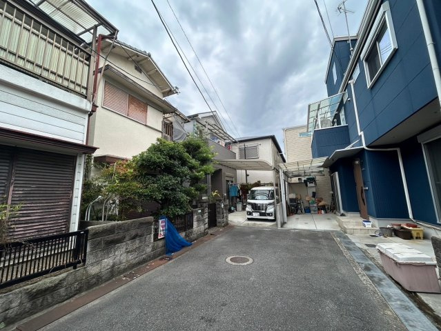 八田西町中古戸建の前面道路含む現地写真
