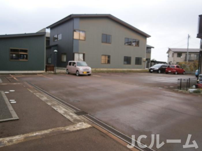 グランシャリオ A棟の駐車場