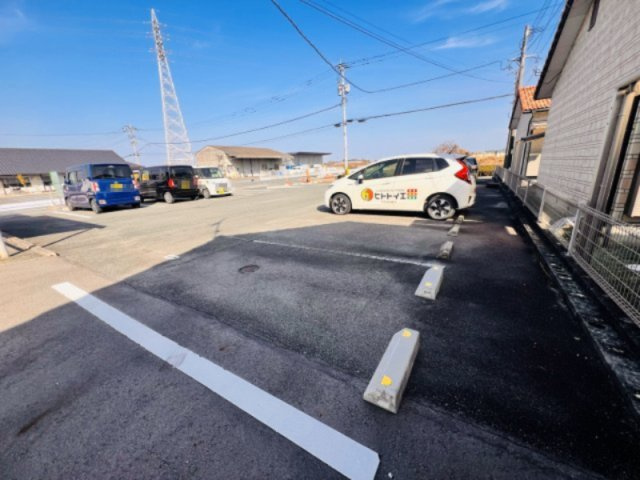 エスペランサの駐車場|駐車場が広いので駐車が苦手な方にも安心していただけます。