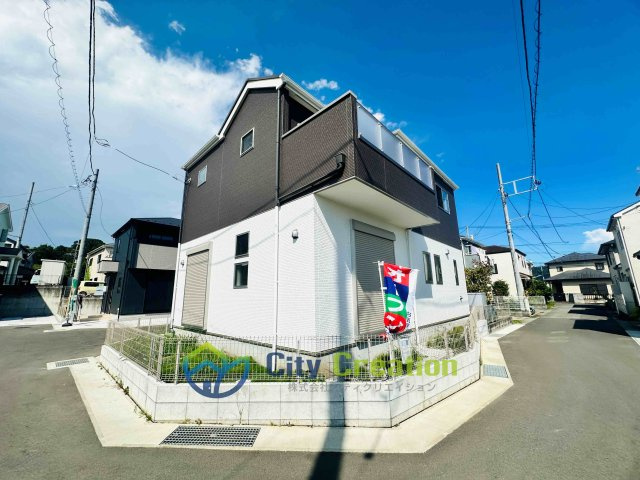 秦野市落合　広々お庭付き戸建ての前面道路含む現地写真