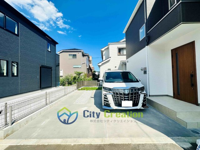 秦野市落合　広々お庭付き戸建ての駐車場