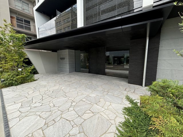 S-RESIDENCE福島Alovitaのエントランス