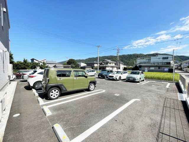 アルティス庄町の駐車場