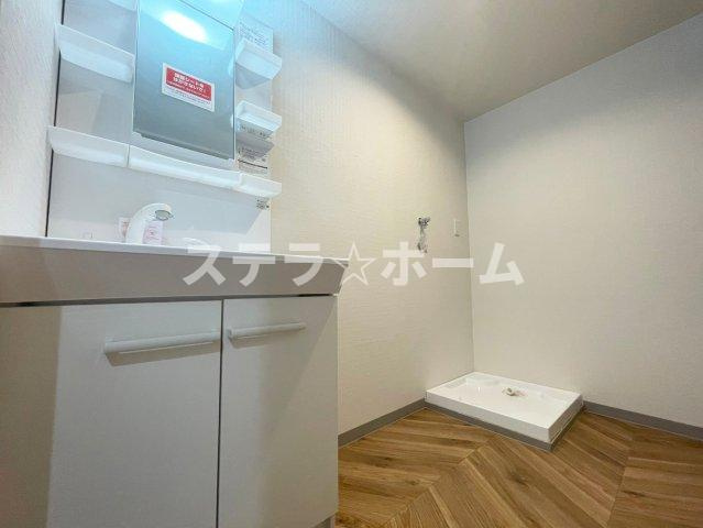 豊中緑丘パーク・マンションの独立洗面台|朝の支度にも助かる、独立の洗髪洗面化粧台