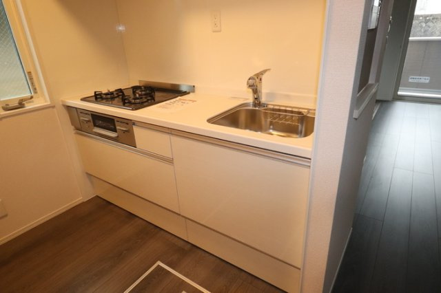 アルカンジュ東合川のキッチン|3口コンロ・グリル付のシステムキッチンです♪