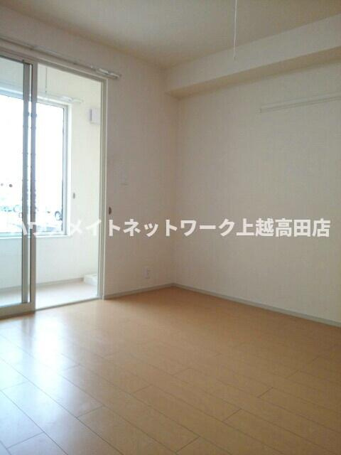 グロースフェルトＡの居間・リビング|洋室