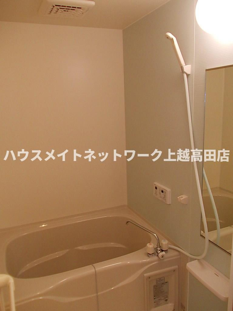 グロースフェルトＡの浴室|追焚機能付
