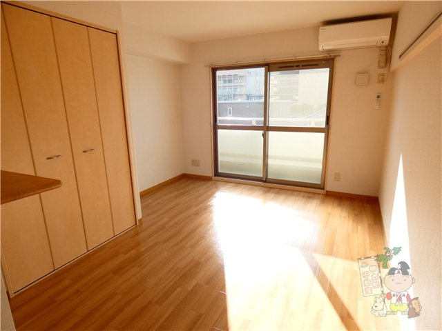 ヴィクトワール伊福の居間・リビング