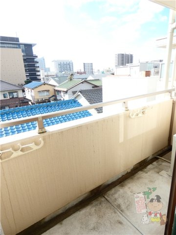 ヴィクトワール伊福のバルコニー