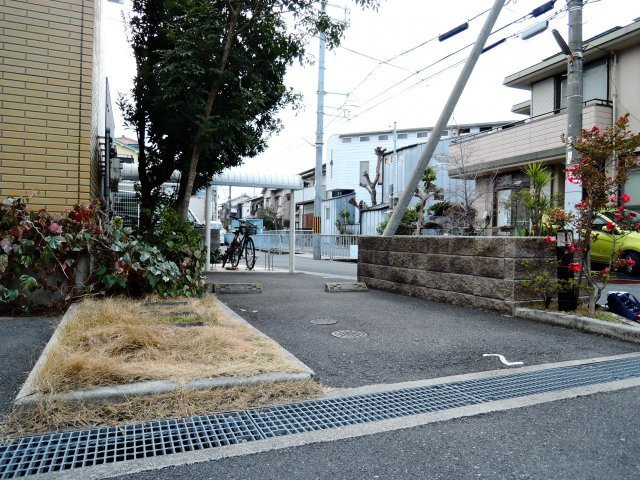 アンサンブル高槻の駐車場