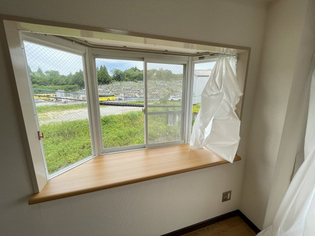 ロイヤル・ハイツの設備|出窓のある角部屋です