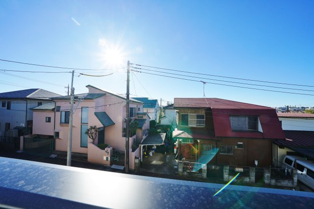 【横浜市保土ケ谷区月見台13-3全2棟新築戸建て】★仲介手数料無料★（桜台小学校・岩崎中学校）の前面道路含む現地写真
