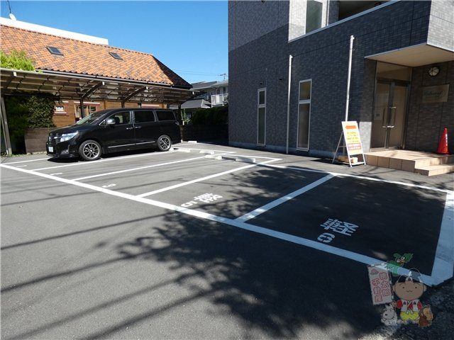 ソレアート伊福の駐車場