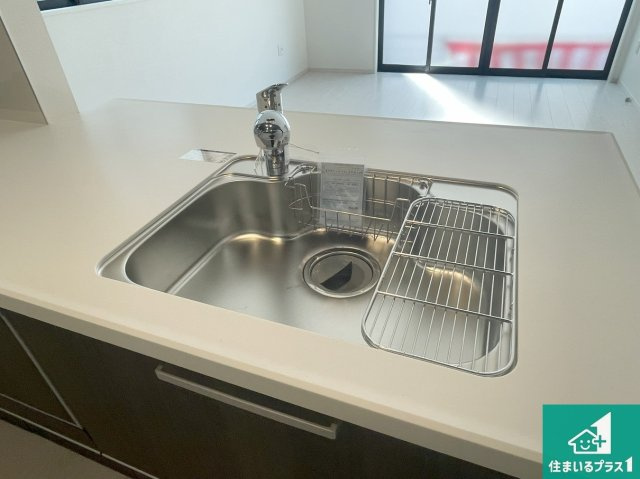 神戸市垂水区歌敷山　第1期　新築一戸建ての設備|蛇口の先端に浄水器を内蔵しています！原水と浄水、お湯と冷水、シャワーの切替えがワンタッチなので用途によって使い分けられます。