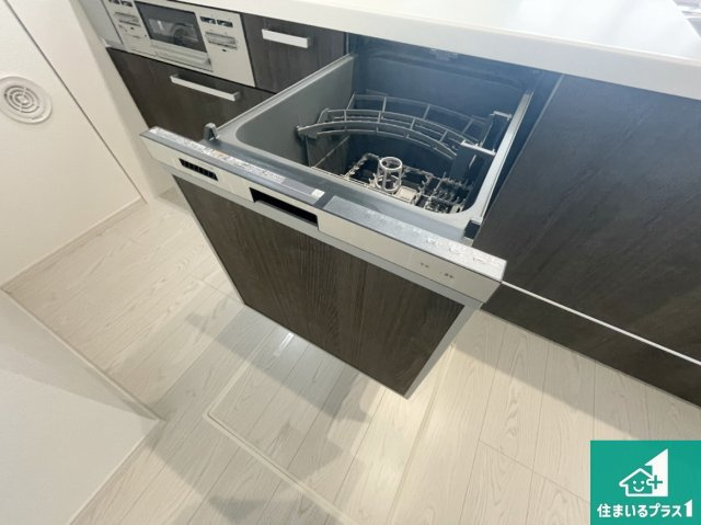 神戸市垂水区歌敷山　第1期　新築一戸建ての設備|食事後の一仕事、食器洗いをボタン一つでお任せできちゃいます！場所を取らないビルトイン式なので、お料理スペースもしっかり確保！