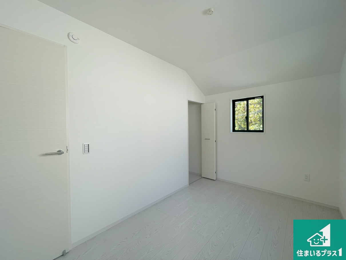 神戸市垂水区歌敷山　第1期　新築一戸建ての洋室|シンプルな洋室は、自分好みのインテリアが楽しめます♪ご家族とインテリアや家具を選びに行くのは新築購入時の醍醐味の一つです。ぜひお楽しみください♪