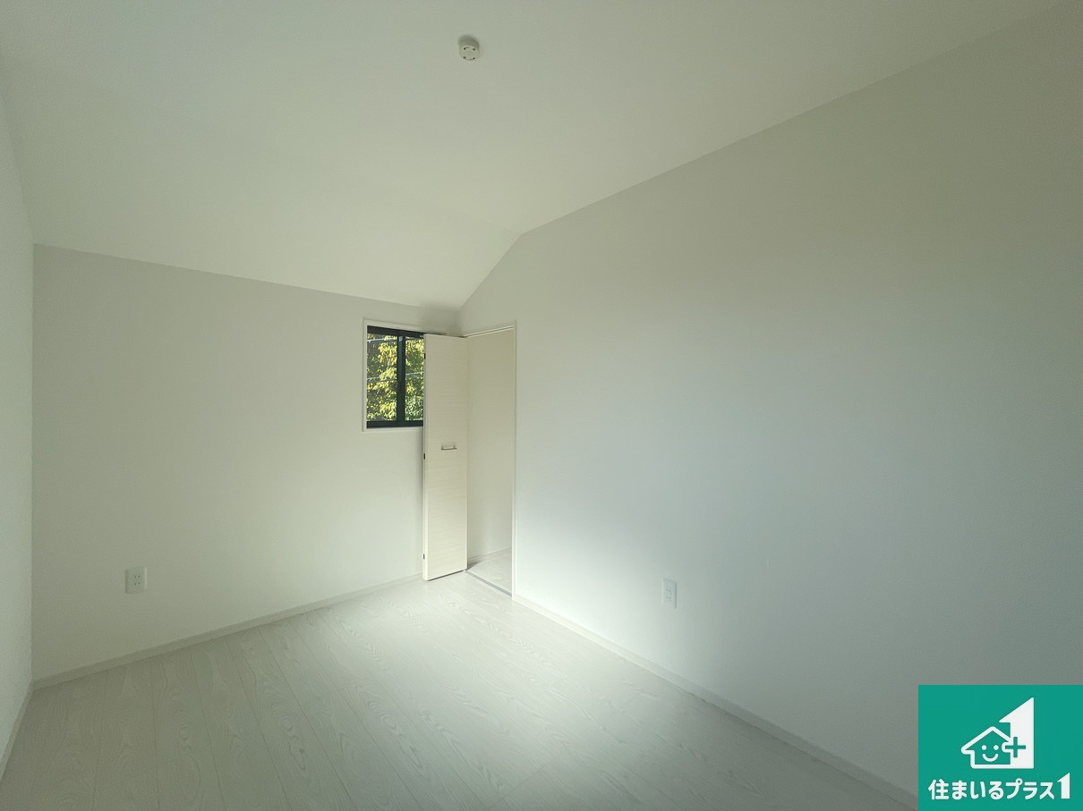 神戸市垂水区歌敷山　第1期　新築一戸建ての洋室|シンプルな洋室は、自分好みのインテリアが楽しめます♪ご家族とインテリアや家具を選びに行くのは新築購入時の醍醐味の一つです。ぜひお楽しみください♪