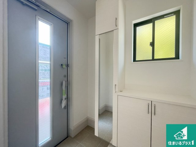 神戸市垂水区歌敷山　第1期　新築一戸建ての玄関|シューズボックスにはたくさんの靴が収納できるので玄関周りはいつもスッキリ！ご家族が増えても安心！