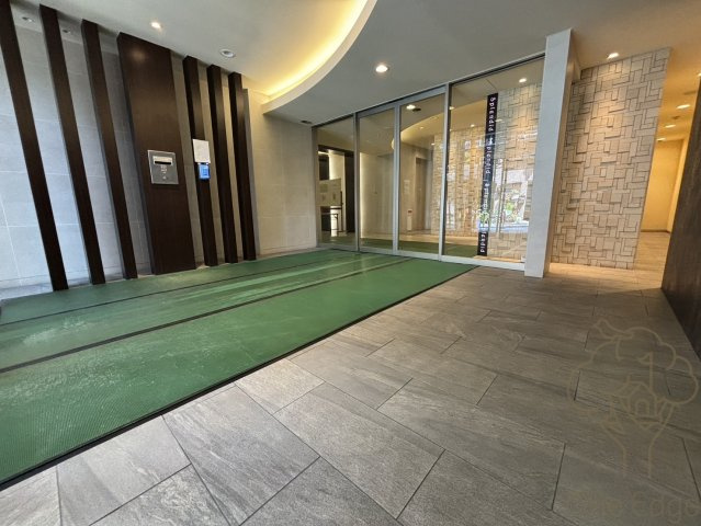 スプランティット新大阪Ⅲのエントランス