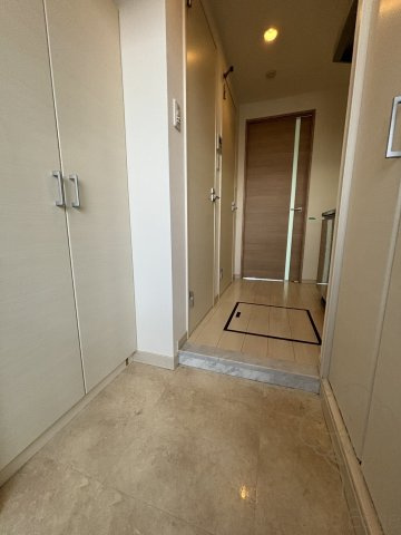 スプランティット新大阪Ⅲの玄関