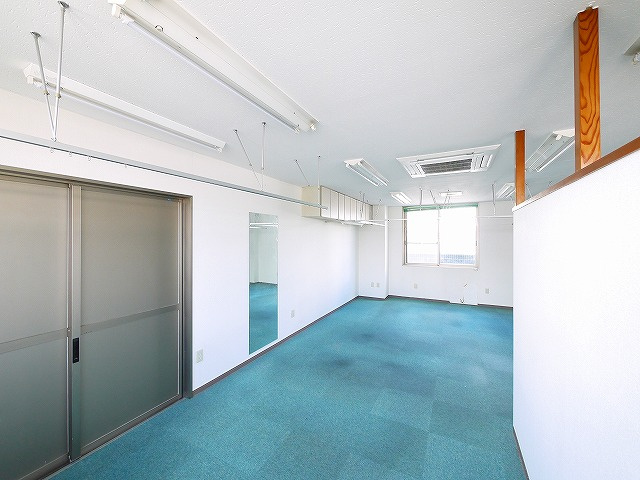 永原ビルの内装|窓もあります