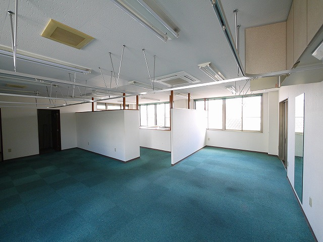 永原ビルの内装|事務所などにおすすめ