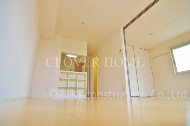 SymphonyBの居間・リビング|※写真は角部屋のもの