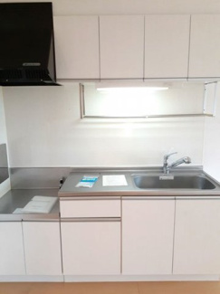 【キッチン】 | サニーフラット・ペーナ | 【サニーフラット・ペーナ】コンパクトなキッチンで掃除もラクラク