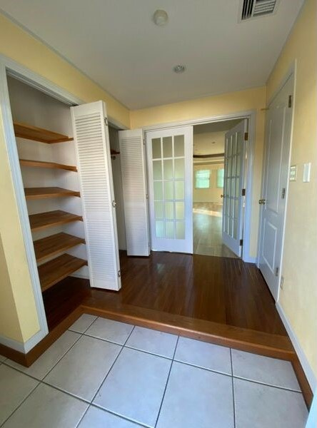 センチュリーハイツB棟の玄関