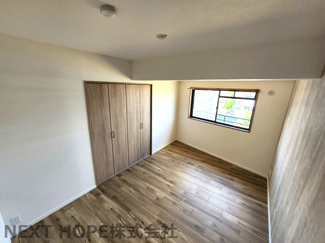 【洋室】 | ソルディオ武庫之荘本町 | 洋室6.5帖です♪真ん中のお部屋ですが、角部屋で窓も有り明るい室内です！！