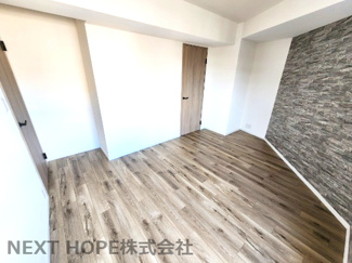 【洋室】 | ソルディオ武庫之荘本町 | 洋室７帖です♪アクセントクロスもカッコよく施されております！！