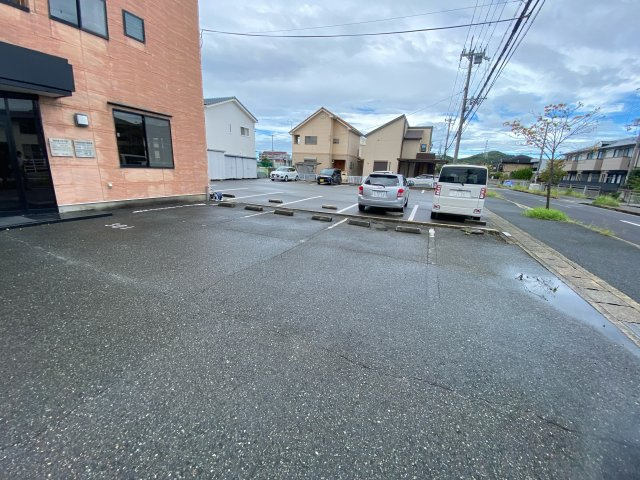 タクミマンションの駐車場