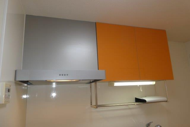 モンシャトー中央のキッチン|キッチン上収納